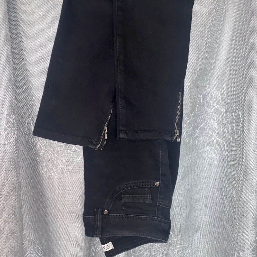 BLACK JEANS